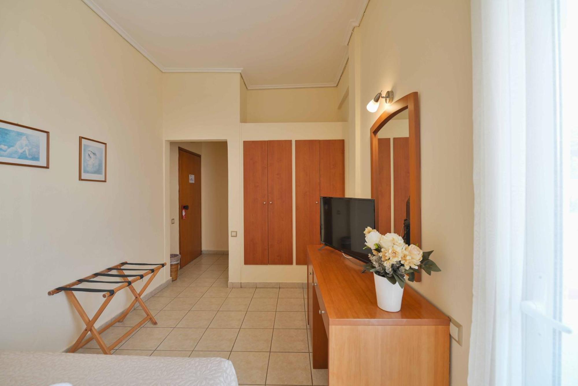 Neda Hotel Ancient Olympia Room photo